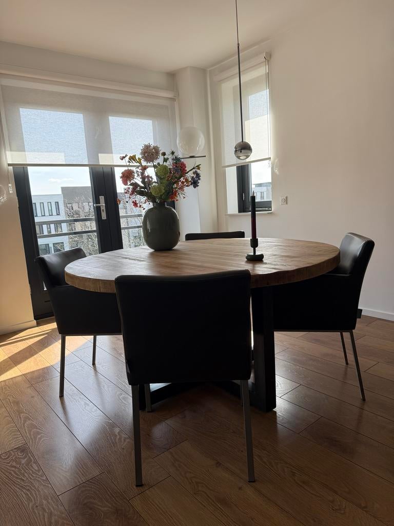 Eettafel (mangohout) met 4 bruinlederen Crack design stoelen, Huis en Inrichting, Tafels | Eettafels, Ophalen, 100 tot 150 cm