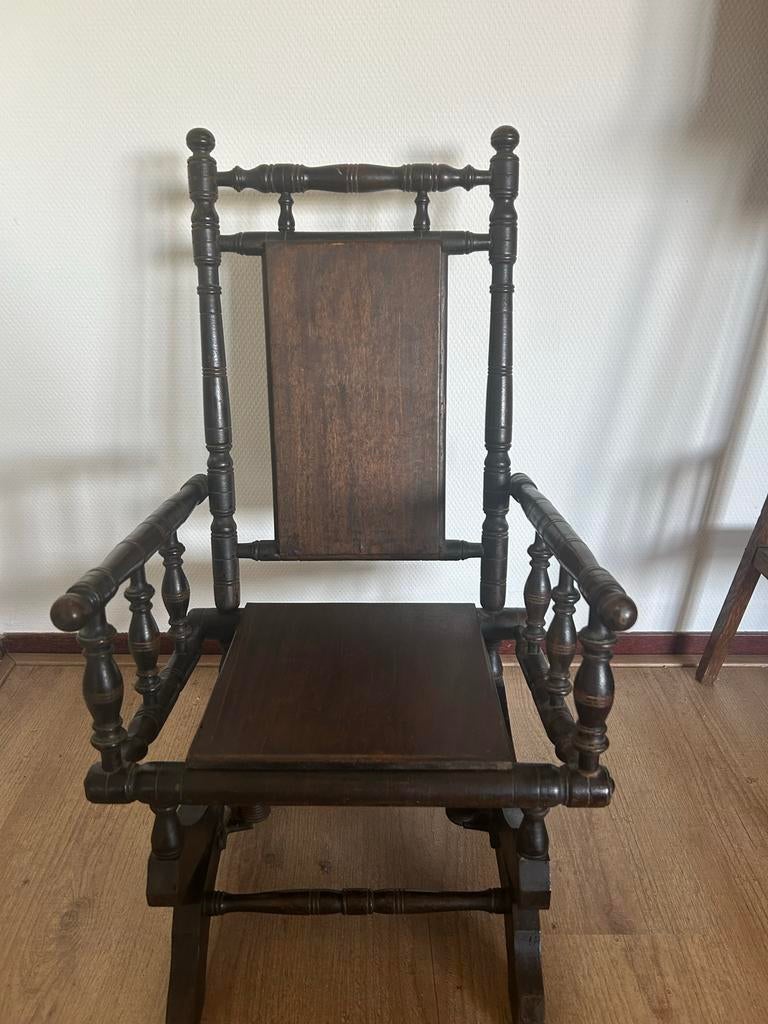 Antieke Schommelstoel - Donker Hout, Antiek en Kunst, Ophalen
