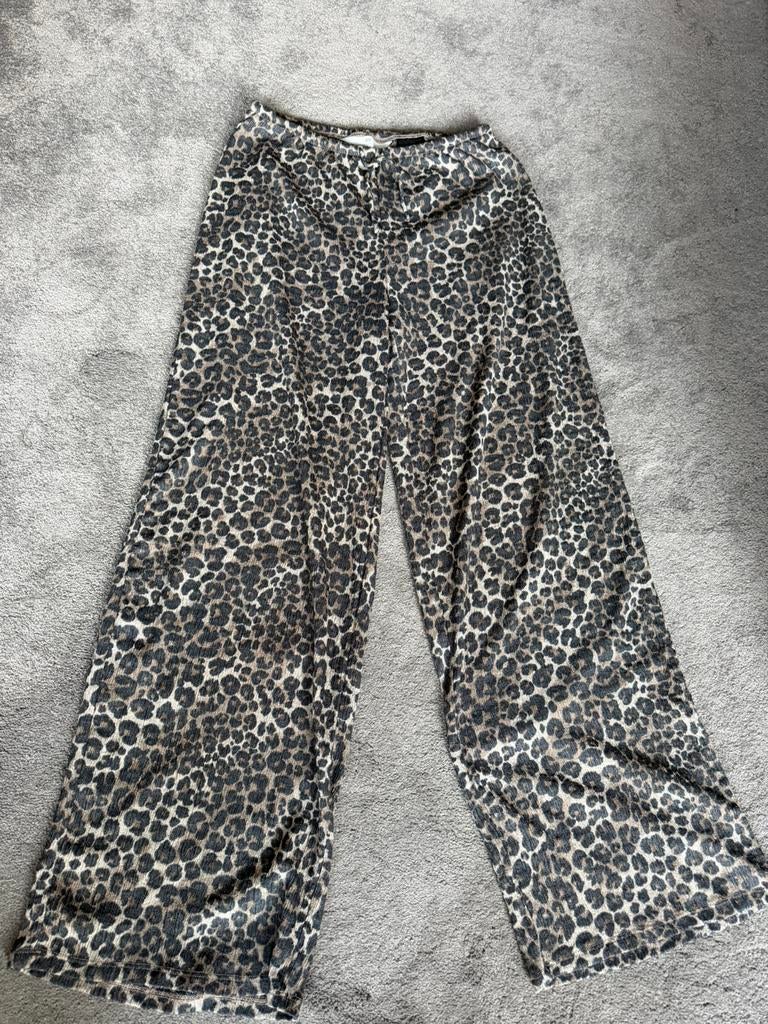 Broek wijd model panterprint mt 158, Ophalen of Verzenden, Zo goed als nieuw, Meisje, Broek