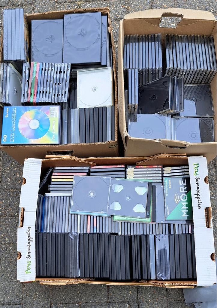 3 dozen cd en dvd doosjes (gratis), Ophalen, Zo goed als nieuw