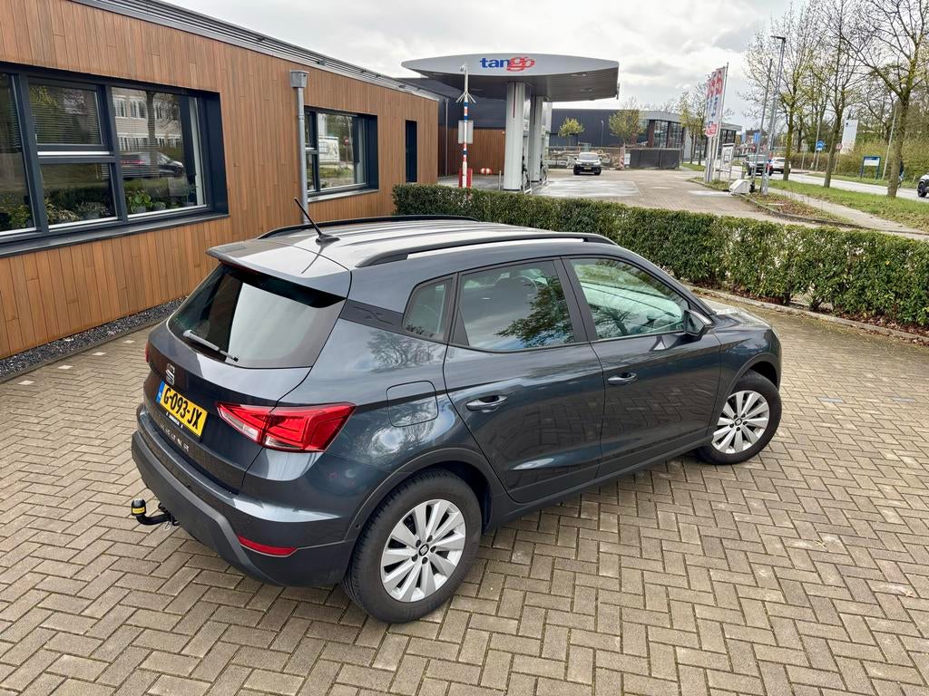 Seat Arona 1.0 TSI 95pk 2019 Grijs, Auto's, Voorwielaandrijving, Stof, 95 pk, 49 €/maand