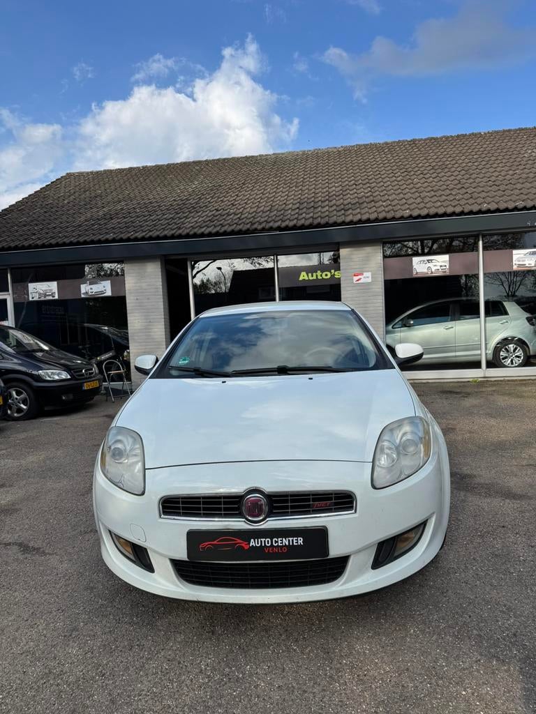 Fiat Bravo tjet 1.4 16V 150 5DR 2008 Wit nieuwe APK, Voorwielaandrijving, Stof, Zwart, 4 cilinders