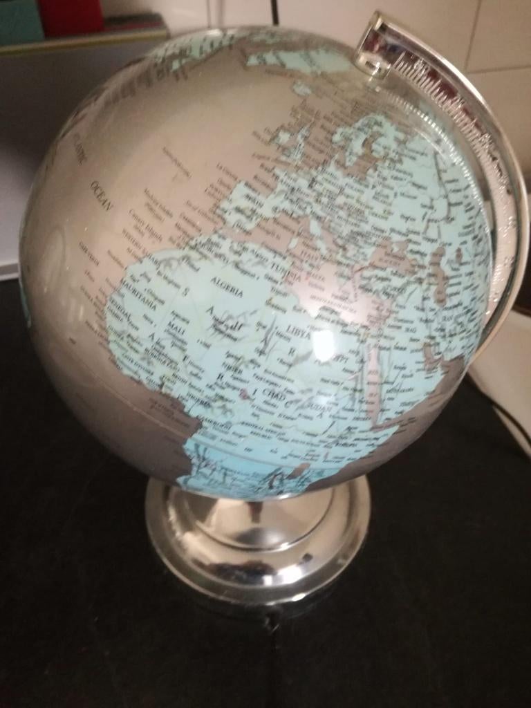 Wereldbol, Ophalen of Verzenden, Verlicht, Zo goed als nieuw