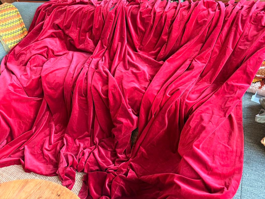 Prachtige rode velours gordijnen / theatergordijnen 275x245h, Huis en Inrichting, Gebruikt, Ophalen of Verzenden, 200 cm of meer