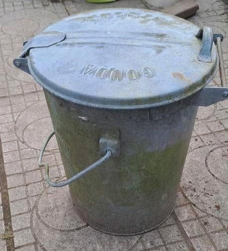 Vintage zinken vuilnisbak - Authentiek en decoratief, Huis en Inrichting, Ophalen, Gebruikt, 50 tot 75 cm, Metaal