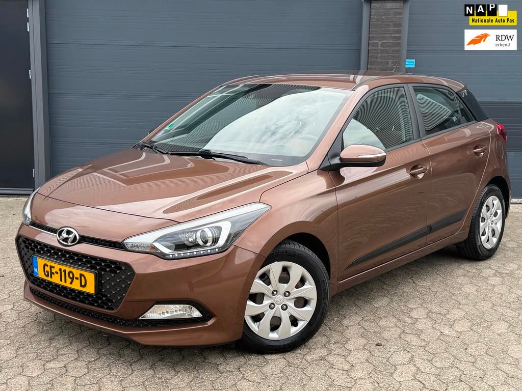 Hyundai I20 1.2 HP i-Motion|AIRCO|CRUISE|NAP|NIEUWE APK, Auto's, Gebruikt, 4 cilinders, Bruin, Bedrijf