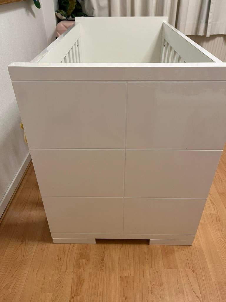 Hoogglans witte nette babykamer, Kinderen en Baby's, Kinderkamer | Complete kinderkamers, Ophalen, Zo goed als nieuw, Jongetje of Meisje