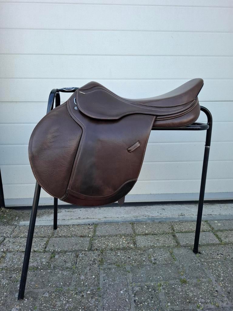 Tekna letek springzadel 17, Dieren en Toebehoren, Paarden en Pony's | Zadels, Ophalen of Verzenden, Springen, Zo goed als nieuw