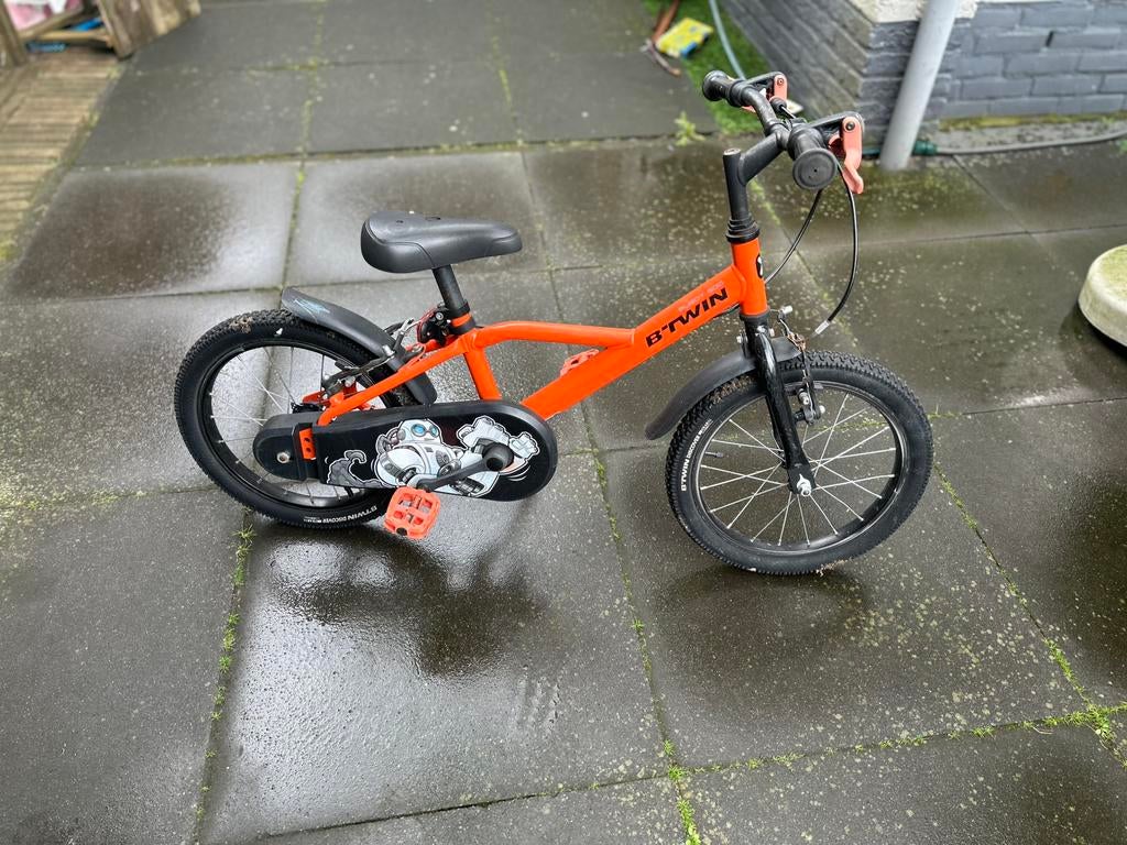 B'Twin Robot 500 Kinderfiets (16 inch) - Oranje, Fietsen en Brommers, Fietsen | Kinderfietsjes, Ophalen, Zo goed als nieuw, 16 tot 20 inch