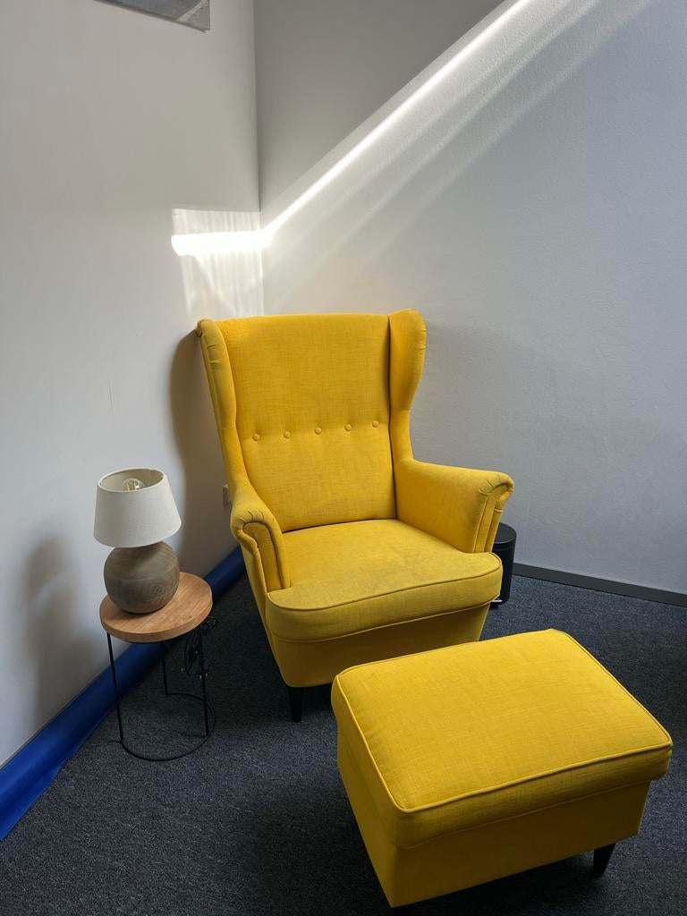 2 Gele oorfauteuils met voetenbank -ikea, Huis en Inrichting, Fauteuils, Ophalen, Gebruikt, Stof, 75 tot 100 cm