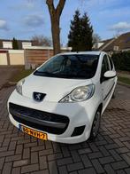 Peugeot 107 1.0 12V 5DR 2010 Wit, Auto's, Voorwielaandrijving, 4 stoelen, Origineel Nederlands, Handgeschakeld