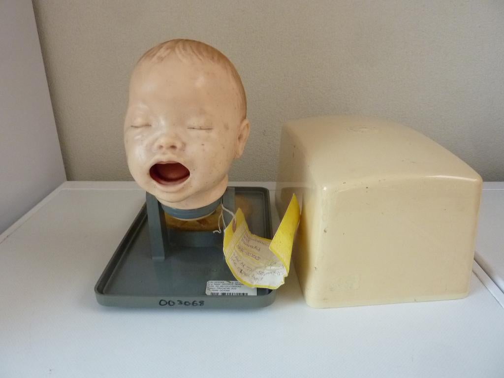 Oud, new born baby rescu intubatie model., Ophalen of Verzenden, Gebruikt