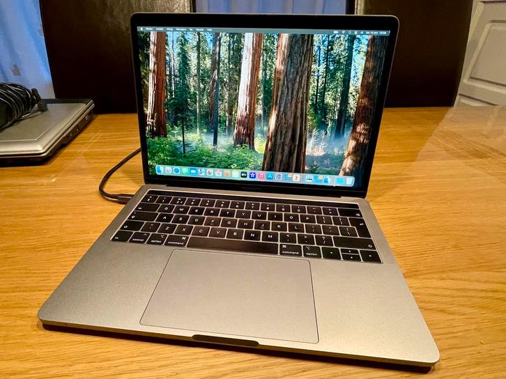 MacBook Pro 2019, Computers en Software, Apple Macbooks, Zo goed als nieuw, MacBook Pro, 13 inch, Minder dan 2 Ghz, 128 GB of minder
