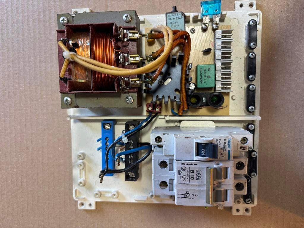 Caravan omvormer 230V naar 12V en 230V walstroom, Caravans en Kamperen, Ophalen of Verzenden, Gebruikt