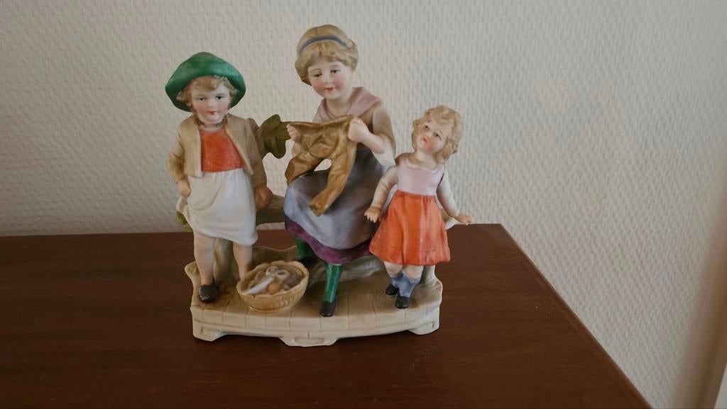 Gipsen beeldje: Tafereel met kinderen, Ophalen of Verzenden