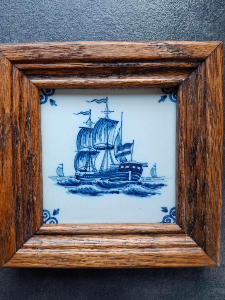 Driemaster schip tegel in lijst Makkum Tichelaar schilder, Antiek en Kunst, Ophalen of Verzenden