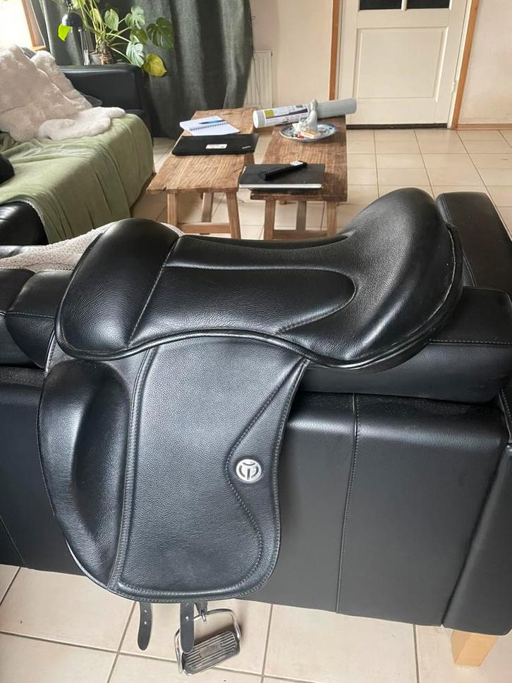 Eques connection 18 inch zadel zwart ijslander, Dieren en Toebehoren, Paarden en Pony's | Zadels, Zo goed als nieuw, Recreatie