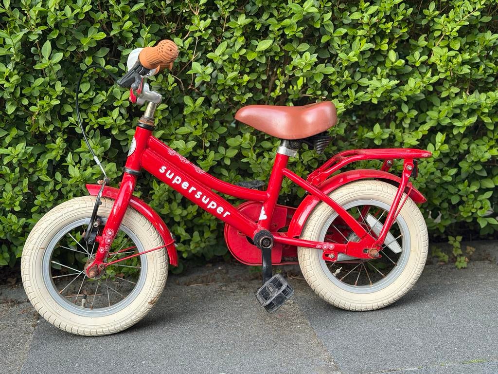 SuperSuper kinderfiets 12 inch (incl zijwieltjes), Fietsen en Brommers, Ophalen, Terugtraprem, Zijwieltjes, Gebruikt
