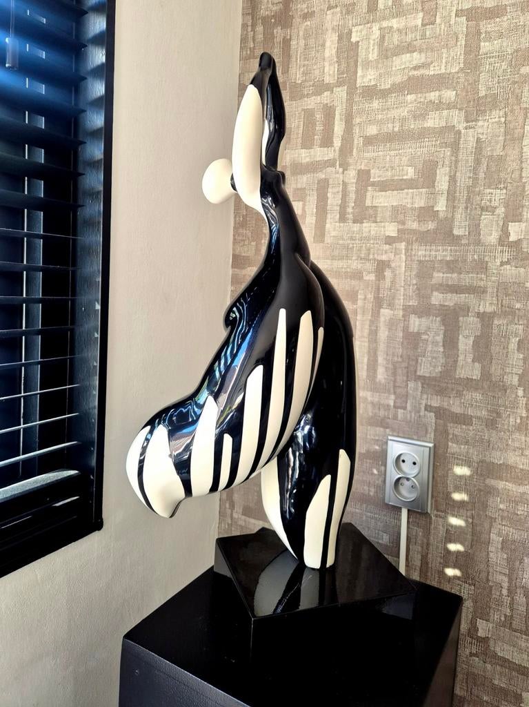 Moderne dikke dame op voet zwart wit, Ophalen of Verzenden