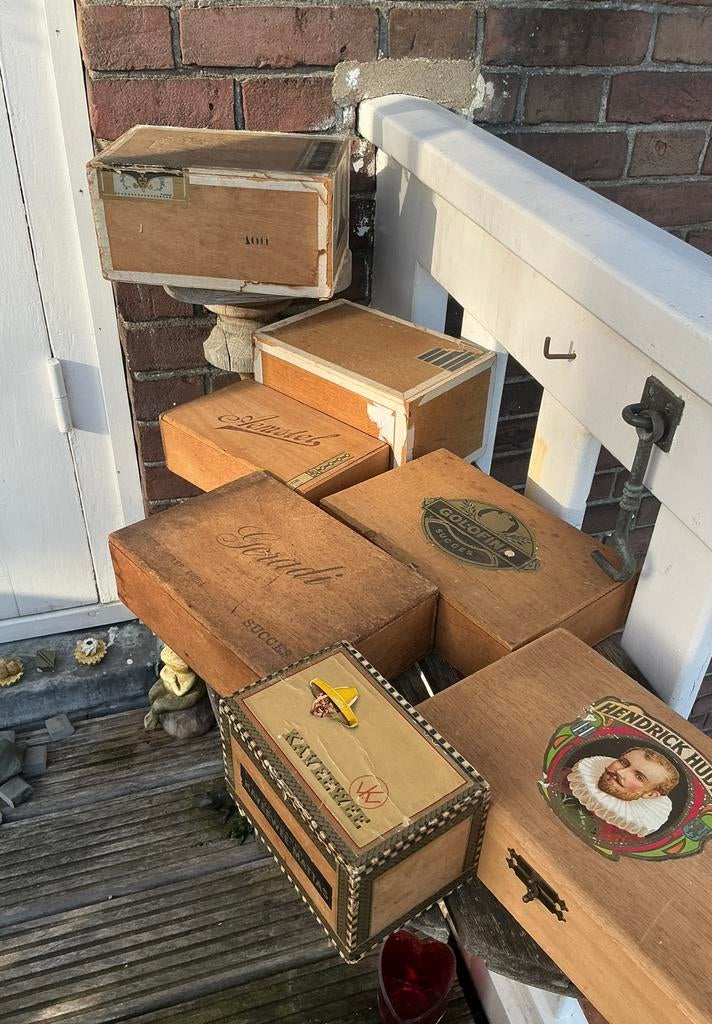 7 Oude doorleefde houten sigarenkisten. Verschillende merken, Ophalen of Verzenden, Zo goed als nieuw, Minder dan 50 cm
