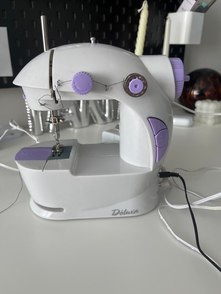 Déluxa Naaimachine voor beginners of kinderen, Hobby en Vrije tijd, Naaimachines en Toebehoren, Ophalen, Gebruikt, Naaimachine