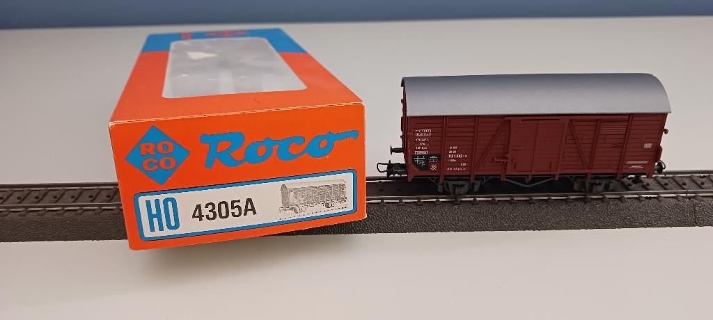 Roco 4305A: Gesloten goederenwagen van de DB, Gelijkstroom of Wisselstroom, Wagon, Ophalen of Verzenden, Zo goed als nieuw