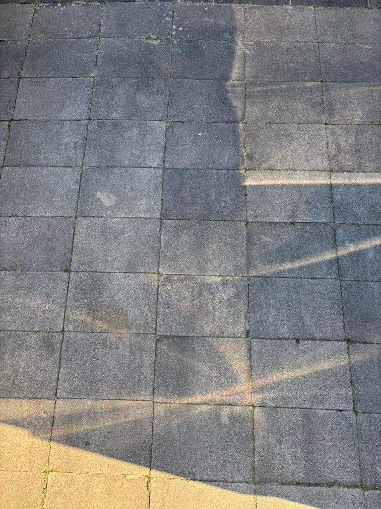 Gratis op te halen circa 20 vierkante meter, Ophalen, Zo goed als nieuw, Beton, Klinkers