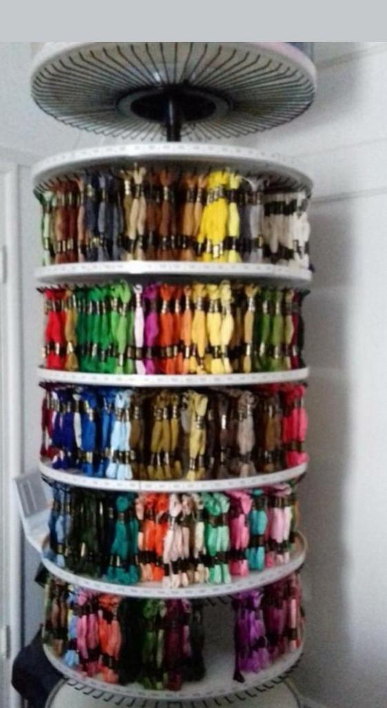 Dmc borduurzijde/borduurgaren+kleurenkaartfoto's, Hobby en Vrije tijd, Borduren en Borduurmachines, Nieuw, Borduurgaren of Zijde