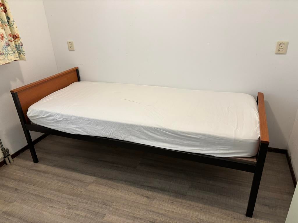 Eenpersoonsbed 200x85 cm met matras, Ophalen, Gebruikt, Eenpersoons, Zwart