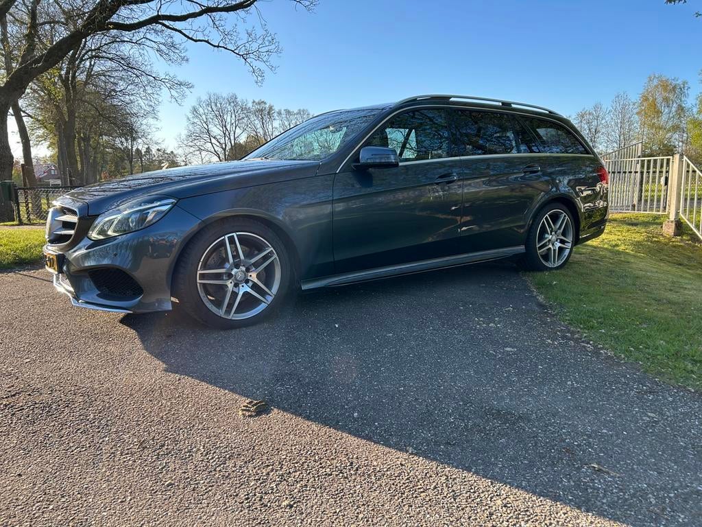 Mercedes-Benz E-Klasse 3.0 CDI E350 amgEstate AUT 2014 Grijs, Auto's, Mercedes-Benz, Achterwielaandrijving, Zwart, 2987 cc, Stationwagon