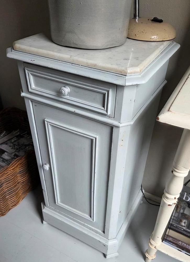 Brocante oud nachtkastje of hal kastje met marmeren blad, Antiek en Kunst, Curiosa en Brocante, Ophalen