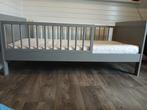 Petit Amelie Peuterbed Grijs met Matras - Gebruikt, Kinderen en Baby's, Kinderkamer | Bedden, Ophalen, Gebruikt, 70 tot 85 cm