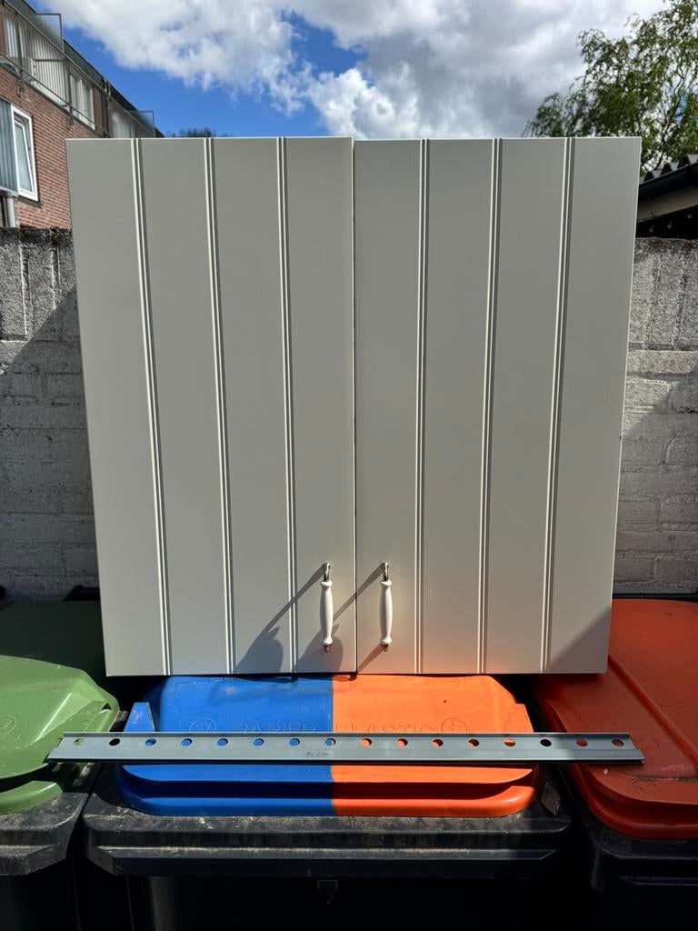 IKEA BESTÅ kast met designdeuren /verticale lamellen fronten, Ophalen, Zo goed als nieuw, Minder dan 150 cm, Minder dan 100 cm