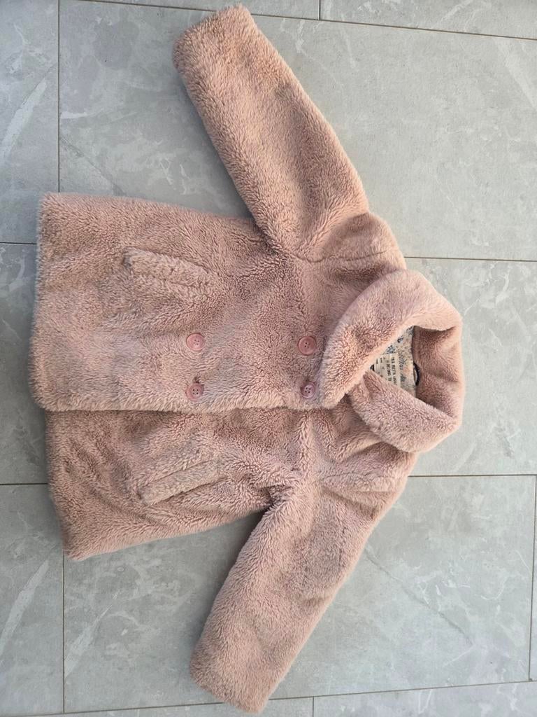 Zachte roze fluffy jas C&A maat 98, C&A, Meisje, Ophalen of Verzenden, Zo goed als nieuw