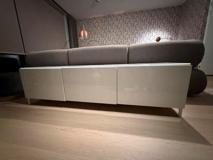 Ikea Besta TV Meubel met glazen plaat, Huis en Inrichting, Kasten | Televisiemeubels, Zo goed als nieuw, Minder dan 100 cm, 150 tot 200 cm