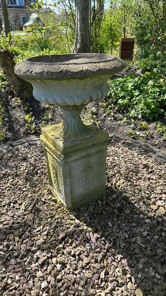 Bloempot met sokkel 95 cm hoog, Tuin en Terras, Tuinvazen, Ophalen, Zo goed als nieuw