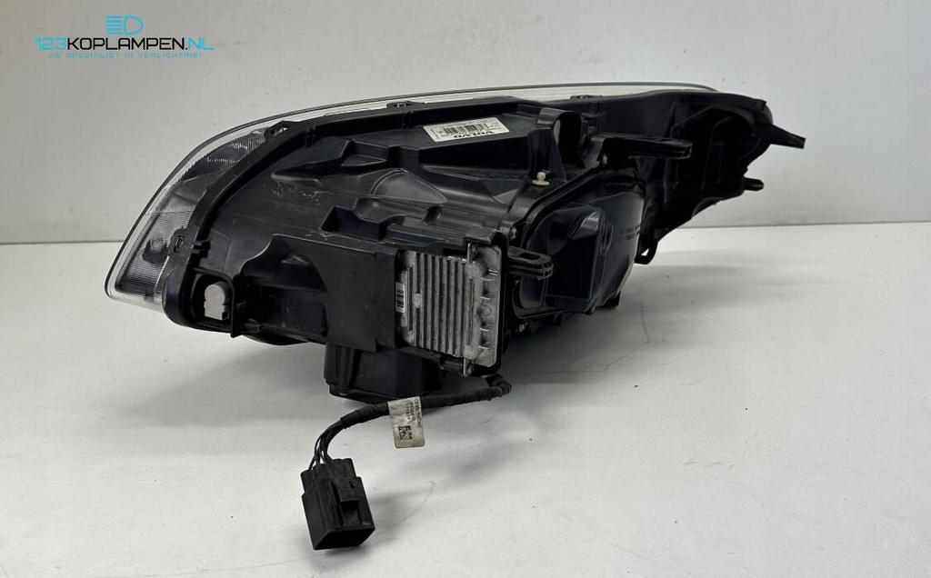 Volvo XC60 Facelift Koplamp rechts compleet, Gebruikt, -, -, Ophalen of Verzenden