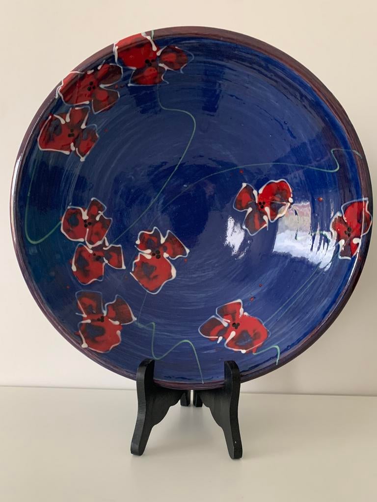 Grote blauwe diepe schaal met klaprozen handgemaakt, Verzenden