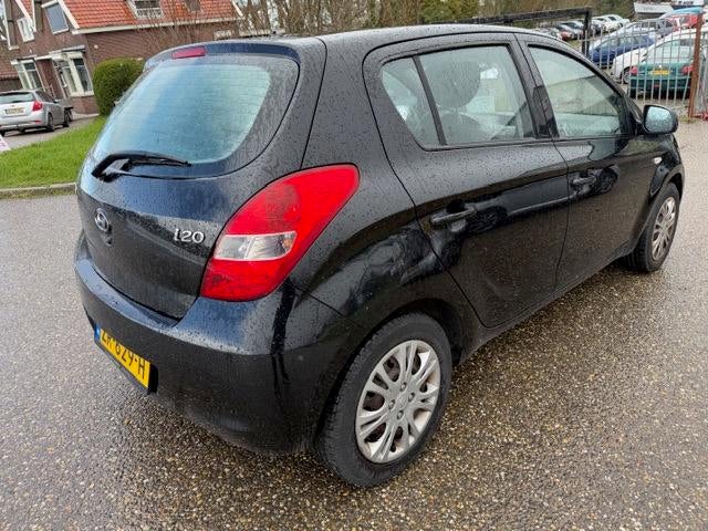Hyundai I20 1.4i DynamicVersion Airco 5deurs APK 2eigenaren, Auto's, Hyundai, Voorwielaandrijving, 4 cilinders, 1396 cc, Zwart