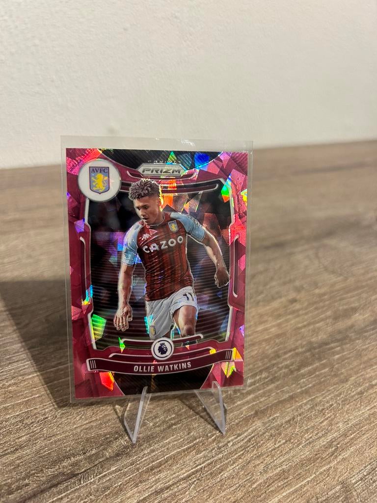Ollie Watkins 2021-22 Panini Prizm PL Pink Cracked Ice #135, Ophalen of Verzenden, Zo goed als nieuw, Buitenlandse clubs, Poster, Plaatje of Sticker