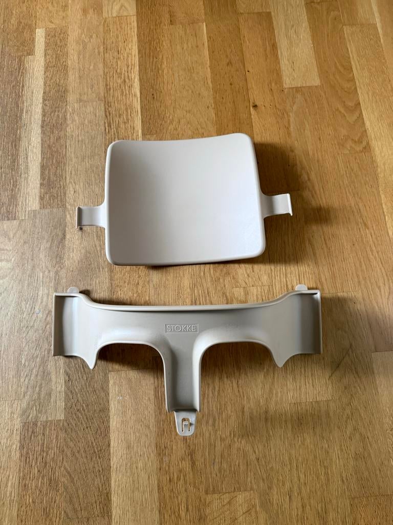 Stokke Tripp Trapp baby set met tafelblad en tuigje, Kinderen en Baby's, Kinderstoelen, Ophalen, Gebruikt, Meegroeistoel, Afneembaar eetblad