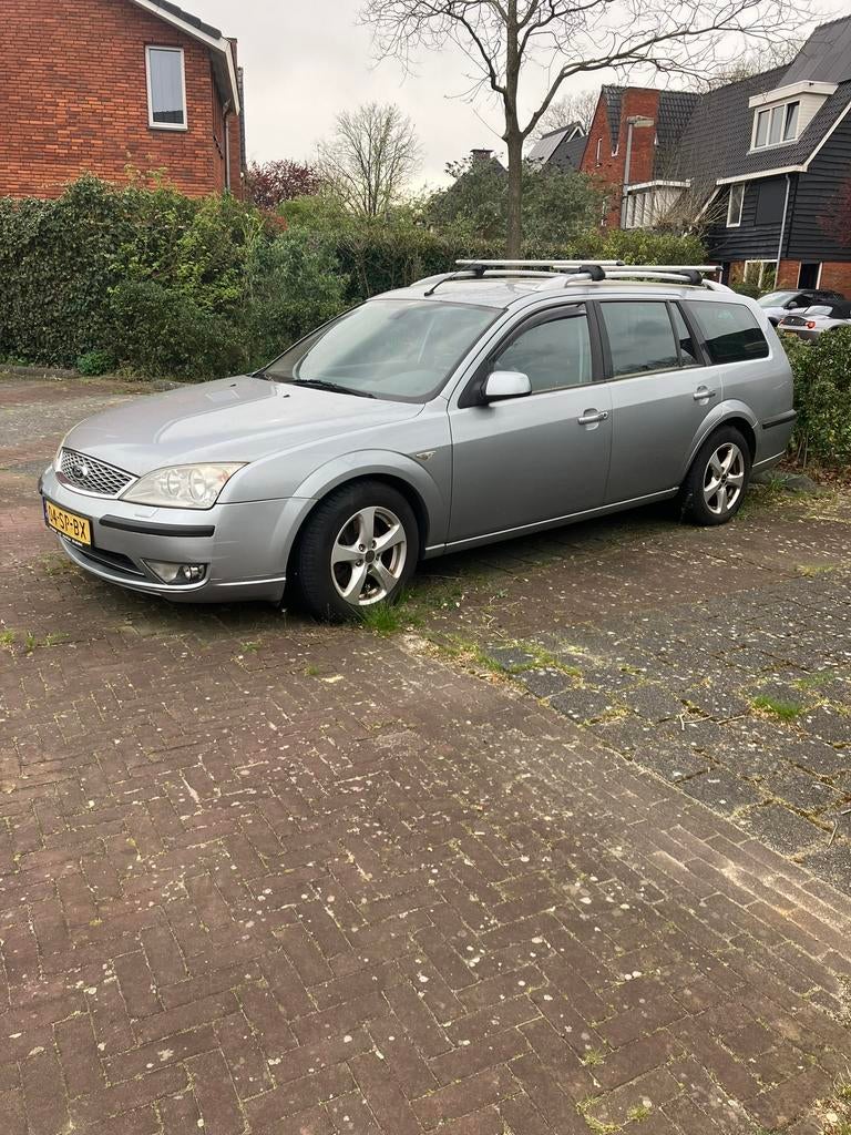 Ford Mondeo 2.0 16V 107KW Wagon AUT 2006 Grijs, Auto's, 145 pk, 730 kg, 1800 kg, 1370 kg