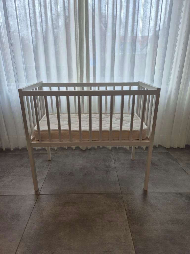 Puck wieg Iris mat wit inclusief matras, Ophalen, Zo goed als nieuw, Wieg