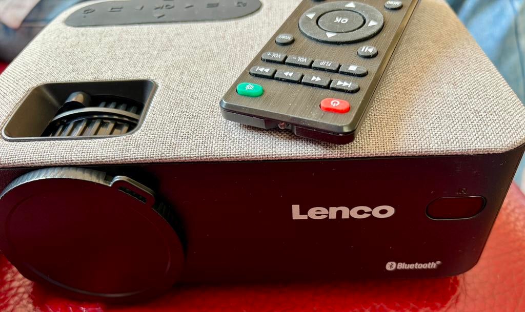 Lenco LPJ-700BKGY nieuwprijs €130,00, Audio, Tv en Foto, Beamers, Ophalen, LED, Overige resoluties, Lenco