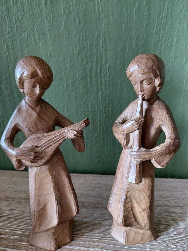 Houten beeldjes, Ophalen