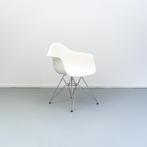 8x Vitra Eames DAR Kuipstoel Wit - Chroom Eiffelonderstel