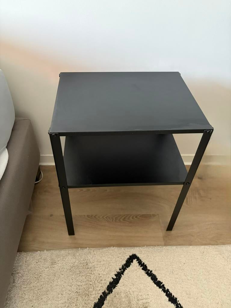 2x IKEA KNARREVIK zwarte nachtkastjes, Huis en Inrichting, Ophalen, Minder dan 45 cm, Metaal of Aluminium, Zo goed als nieuw