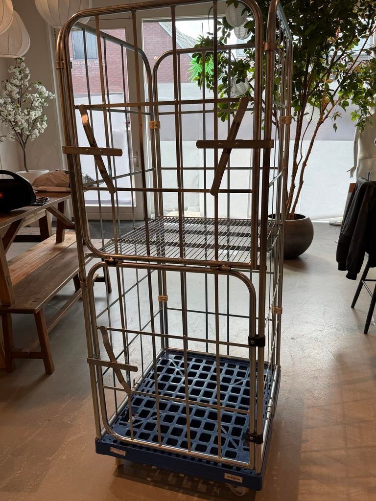 Industriële rolcontainer op wielen, Ophalen