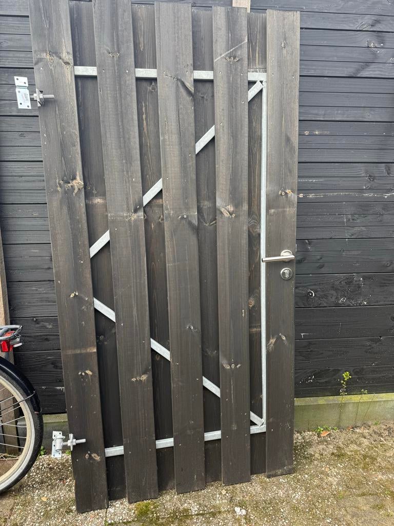 Zwarte schuttingdeur h2m b1m, Ophalen, Met poort, Gebruikt, Tuinhek