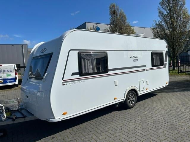 LMC 490 E musica 2017 enkele bedden,mover,atc,aut sat, Caravans en Kamperen, Caravans, Rondzit, Particulier, Schokbreker, 4 tot 5 meter